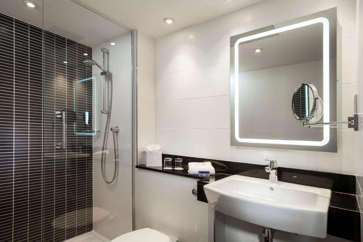 Radisson Hotel and Conference Centre London Heathrow - Housity