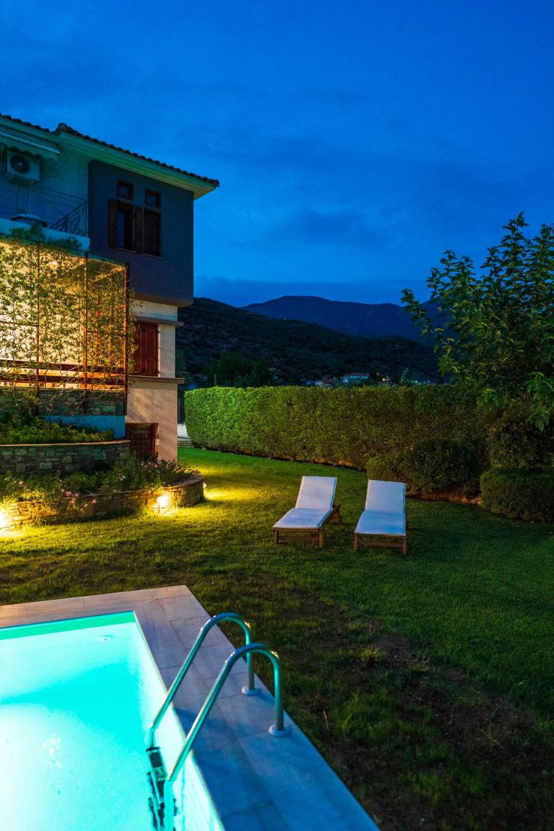 Chariklia's House with private pool - Housity