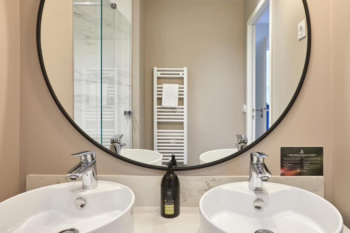 Salle de bains dans l'établissement Aparthotel & Spa Adagio Vannes