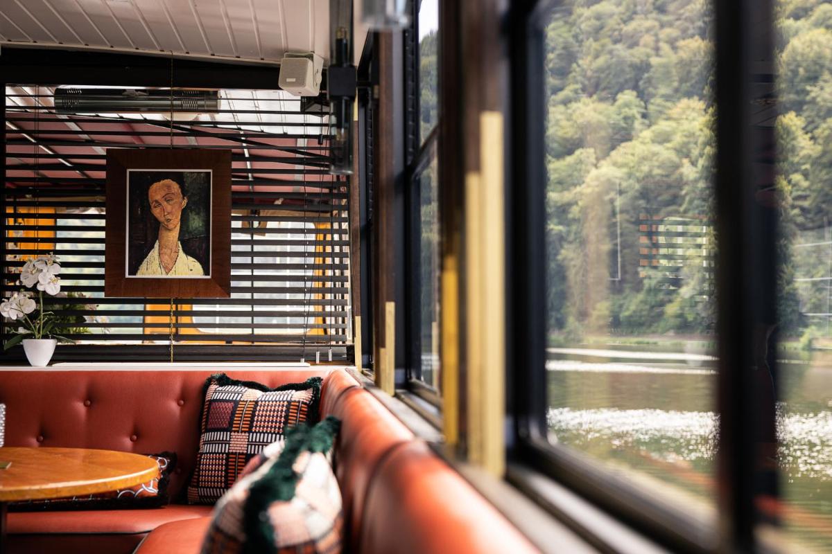 Ein Sitzbereich in der Unterkunft House of Hütter- Heidelberg Suites Boutique