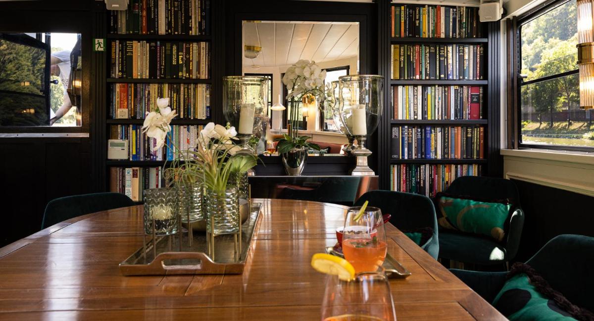 Getränke in der Unterkunft House of Hütter- Heidelberg Suites Boutique