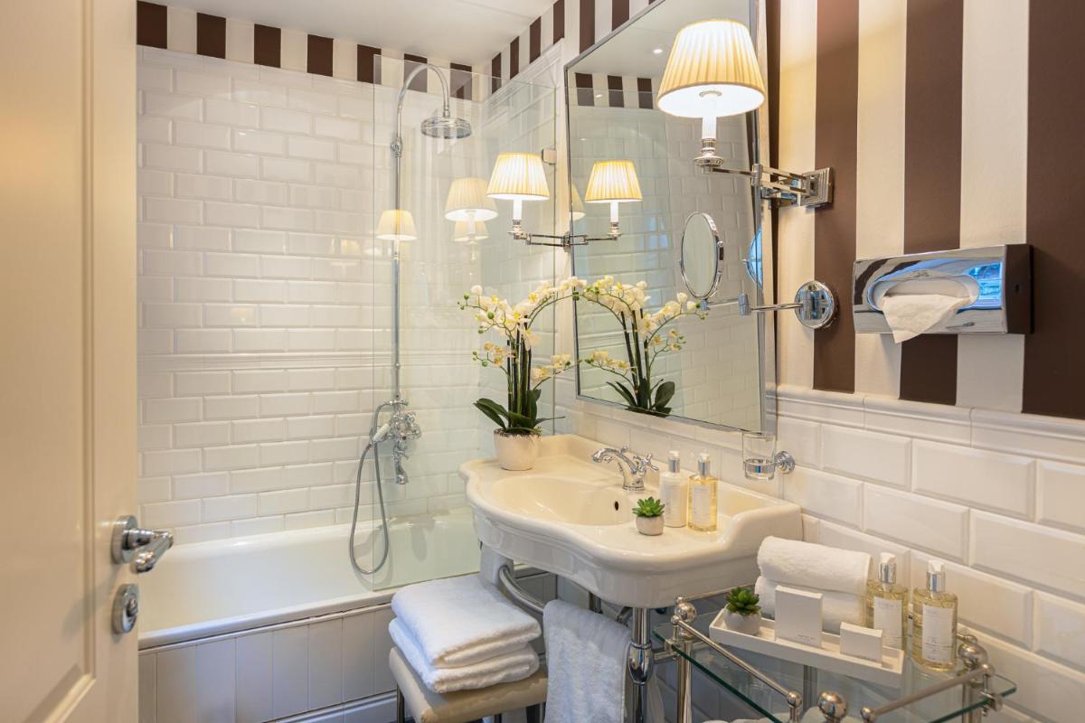 Ein Badezimmer in der Unterkunft House of Hütter- Heidelberg Suites Boutique