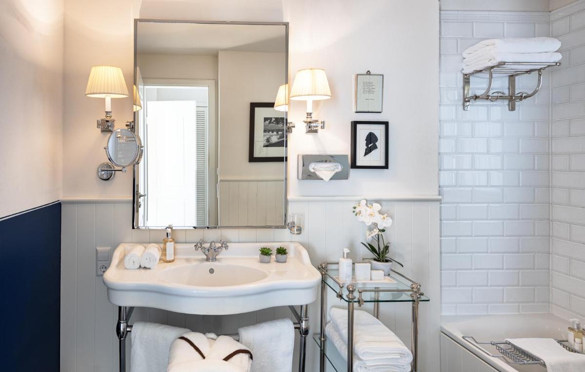 Ein Badezimmer in der Unterkunft House of Hütter- Heidelberg Suites Boutique