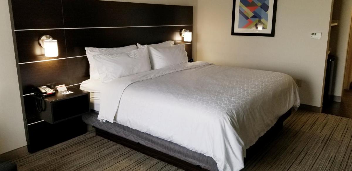 Holiday Inn Express & Suites Troy by IHG - Housity
