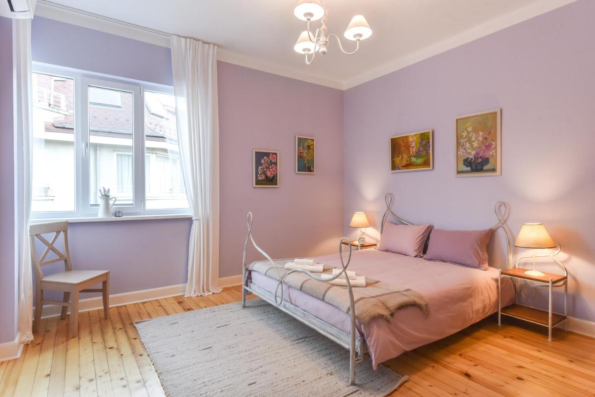 Chez Marie ~ Cozy One-Bedroom with Balcony - Housity