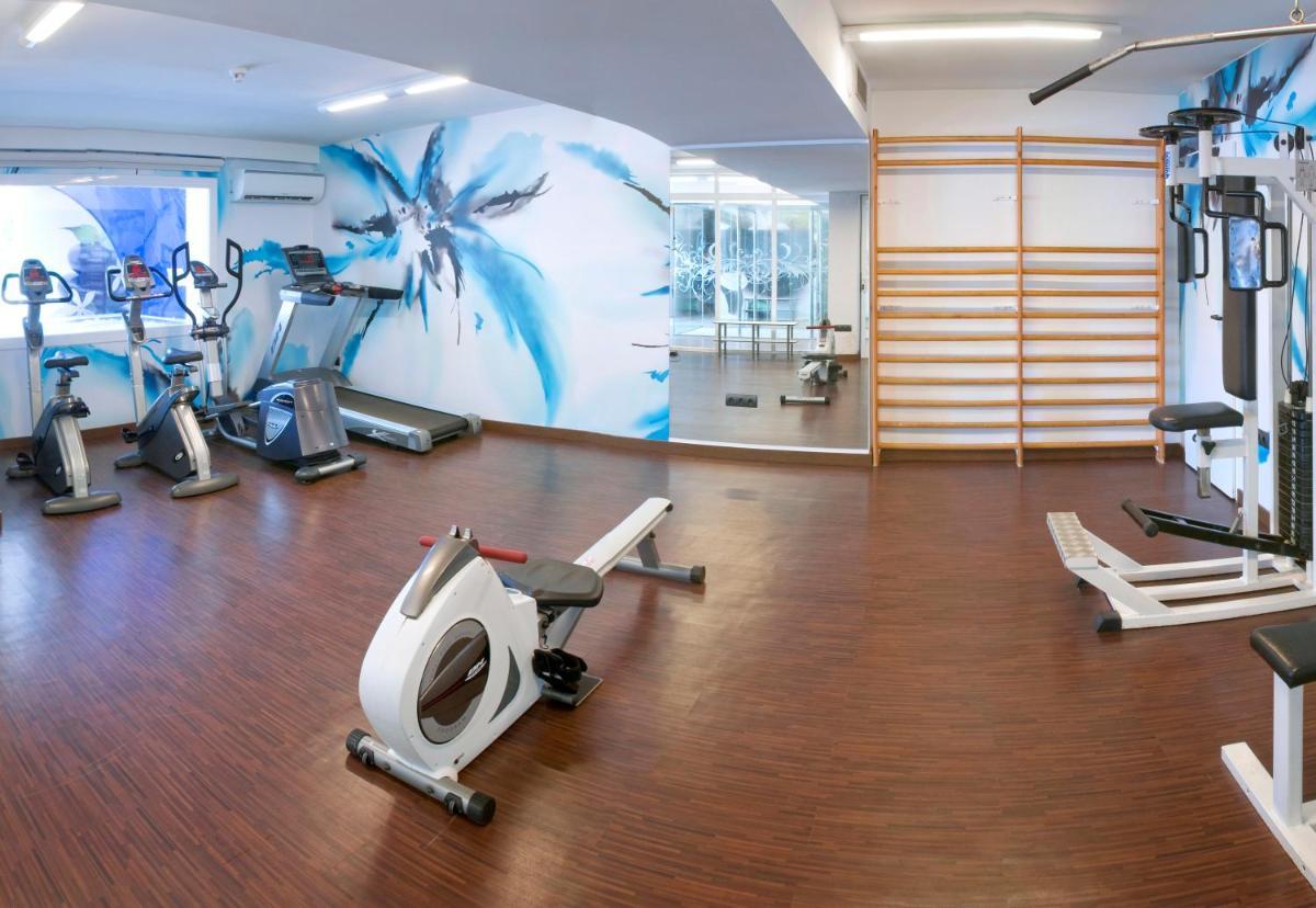Gimnasio o instalaciones de fitness de GHT Oasis Park & Spa