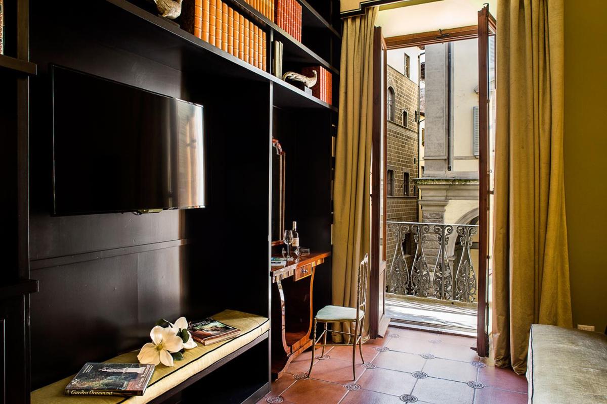Suitetrails - Porcellino Gallery Art Boutique BB