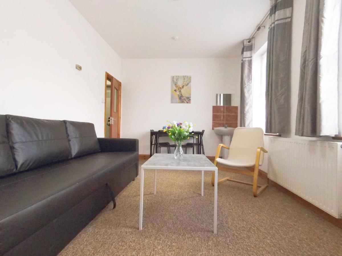 Carnation Flat A in Wembley - Housity