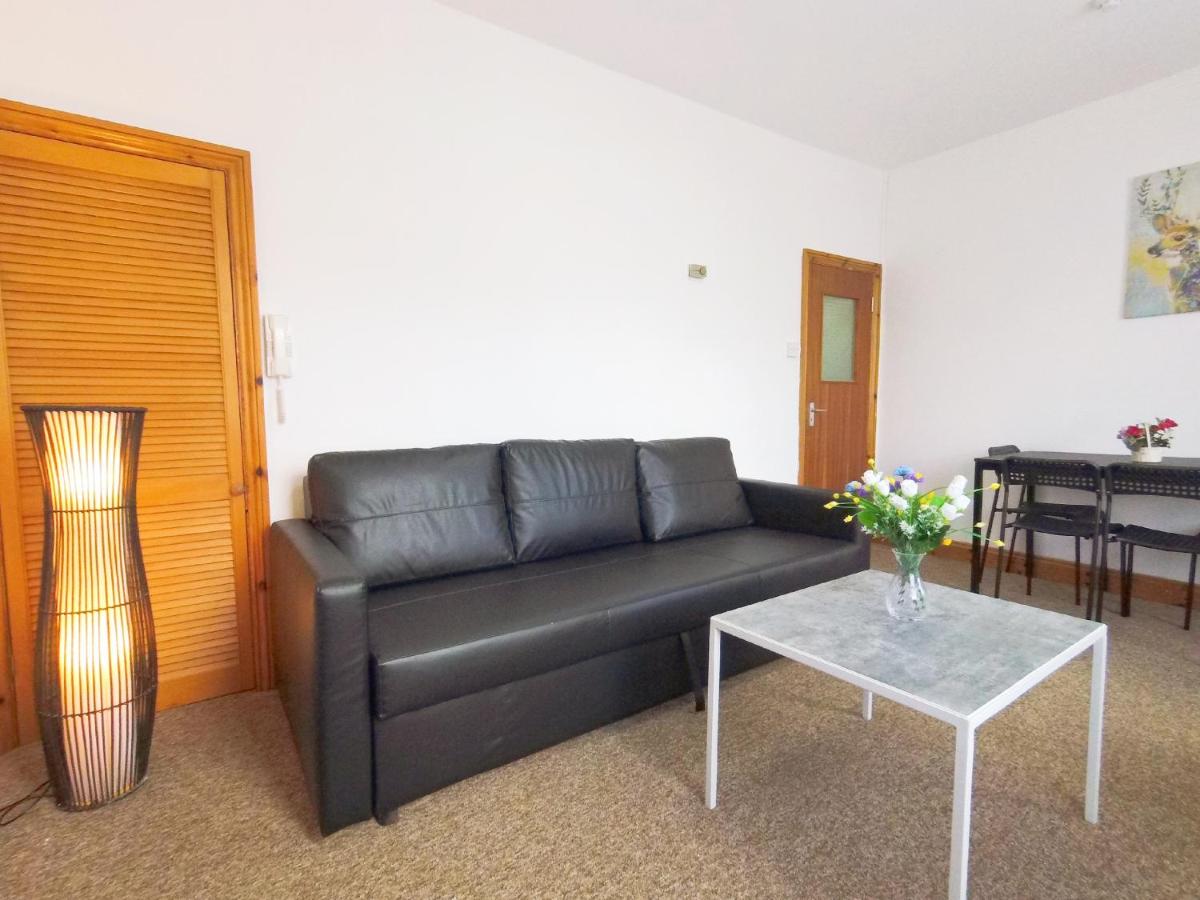 Carnation Flat A in Wembley - Housity