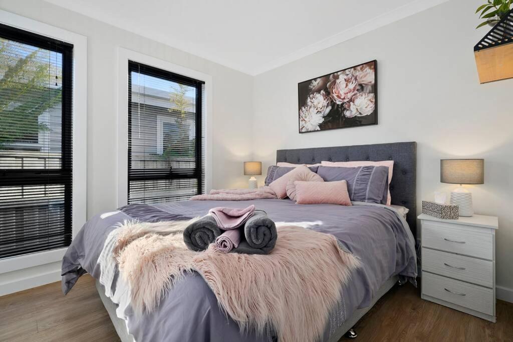 Zoo Villas : Villa Zebra - Central Wynyard - Housity
