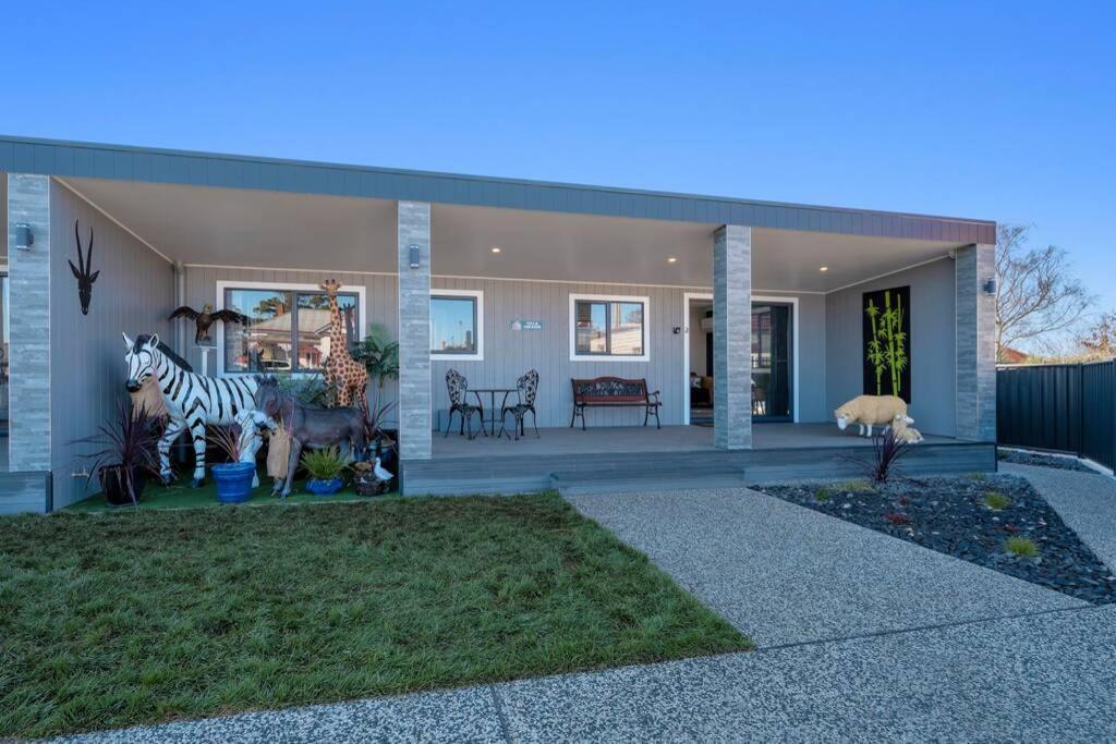 Zoo Villas: Villa Giraffe - Central Wynyard - Housity