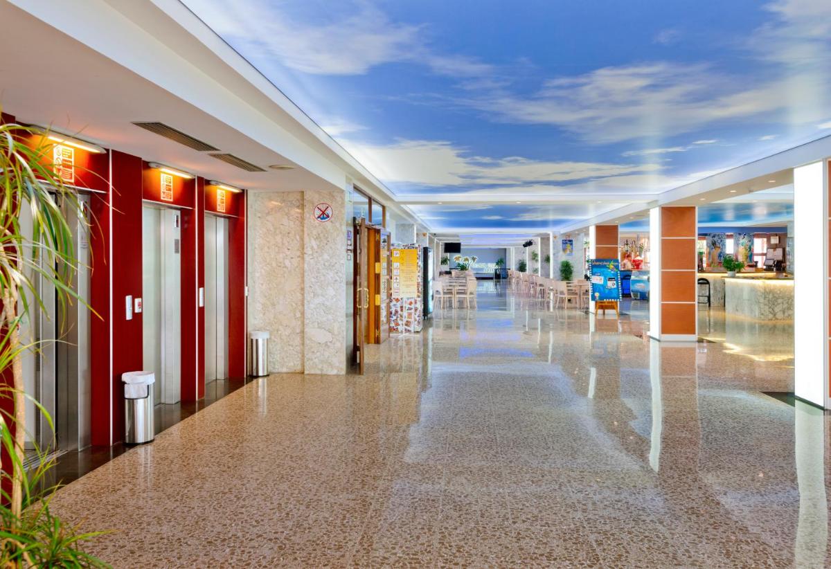 Imagen de la galería de GHT Oasis Park & Spa, en Lloret de Mar