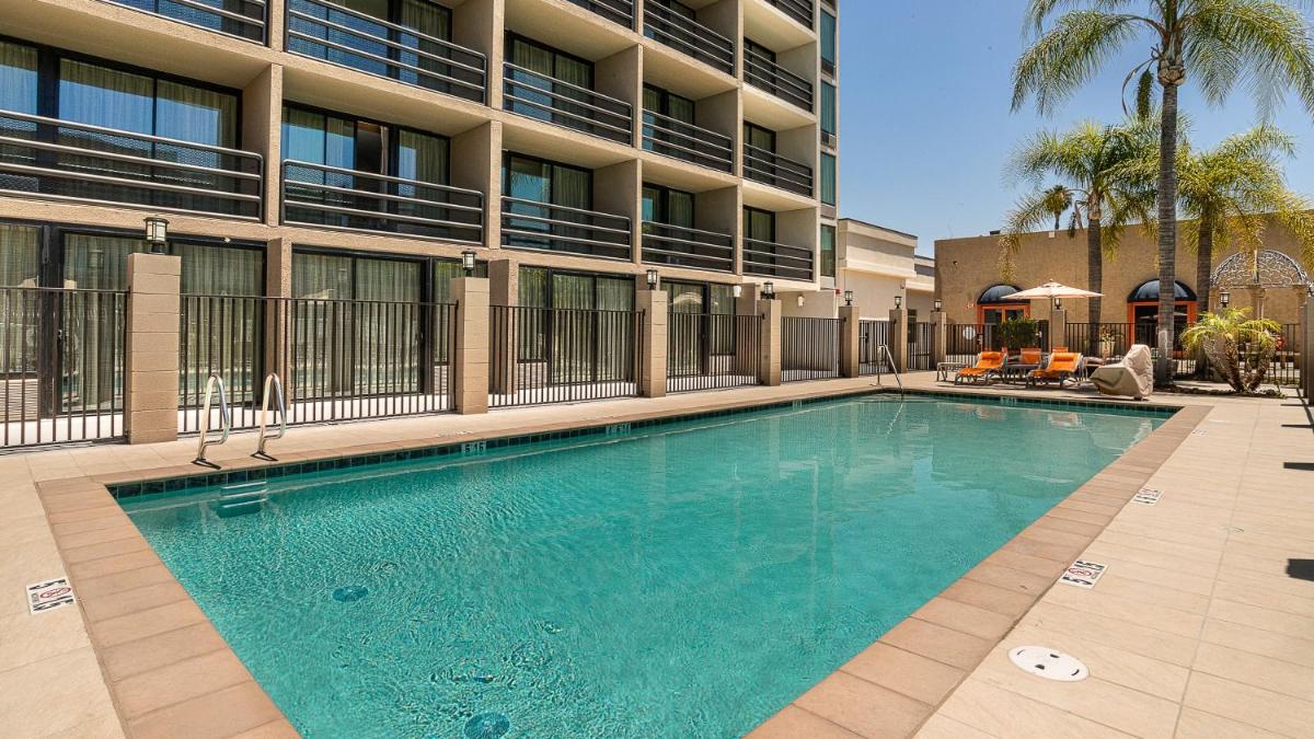 Holiday Inn Express Fullerton-Anaheim, an IHG Hotel - Housity