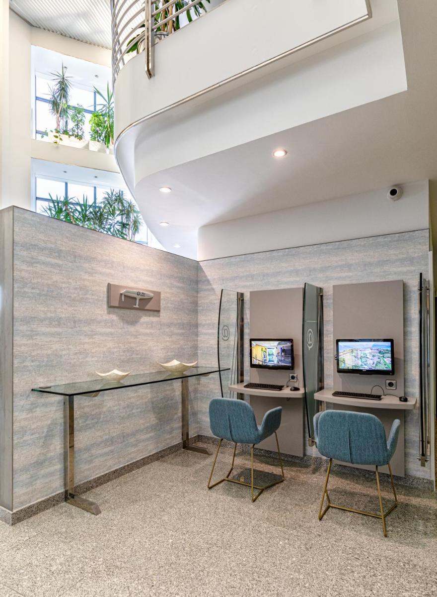 Una televisión o centro de entretenimiento en Hotel Spa Galatea