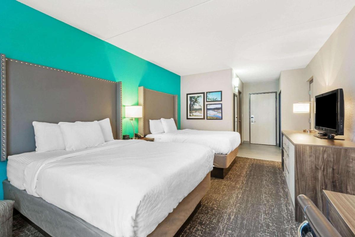 La Quinta by Wyndham Jamestown - Housity