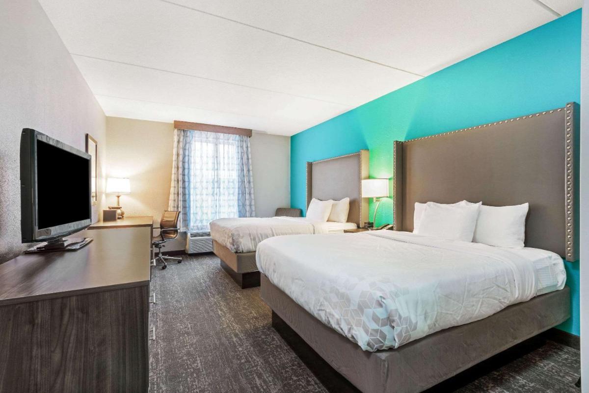 La Quinta by Wyndham Jamestown - Housity