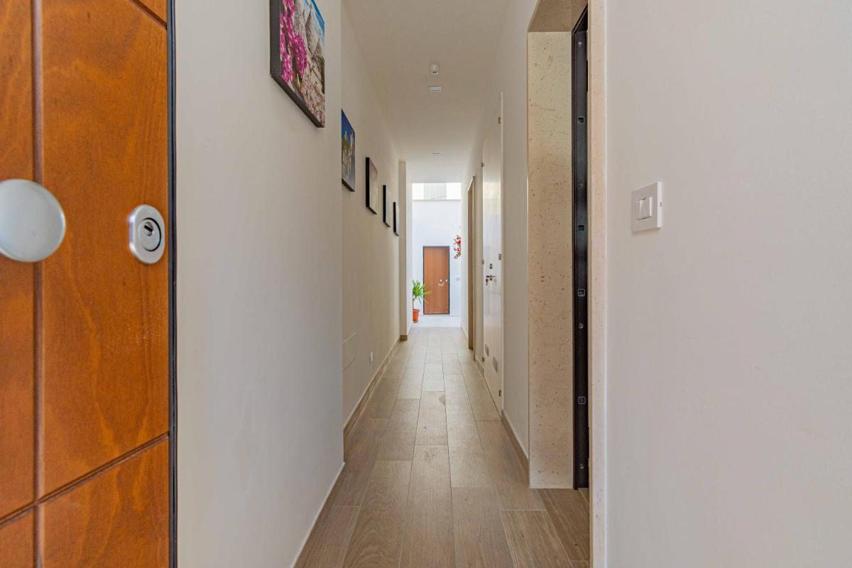 Seven Notes Guest House - Housity