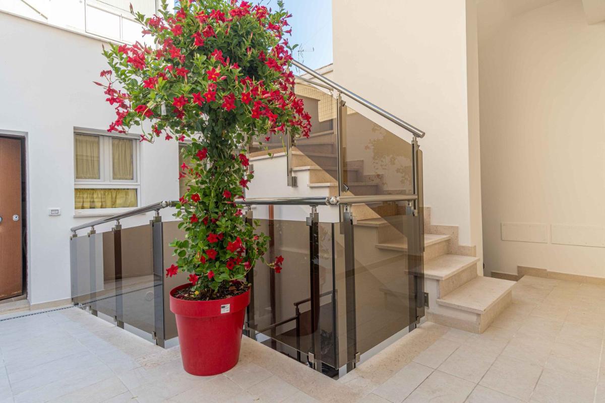 Seven Notes Guest House - Housity
