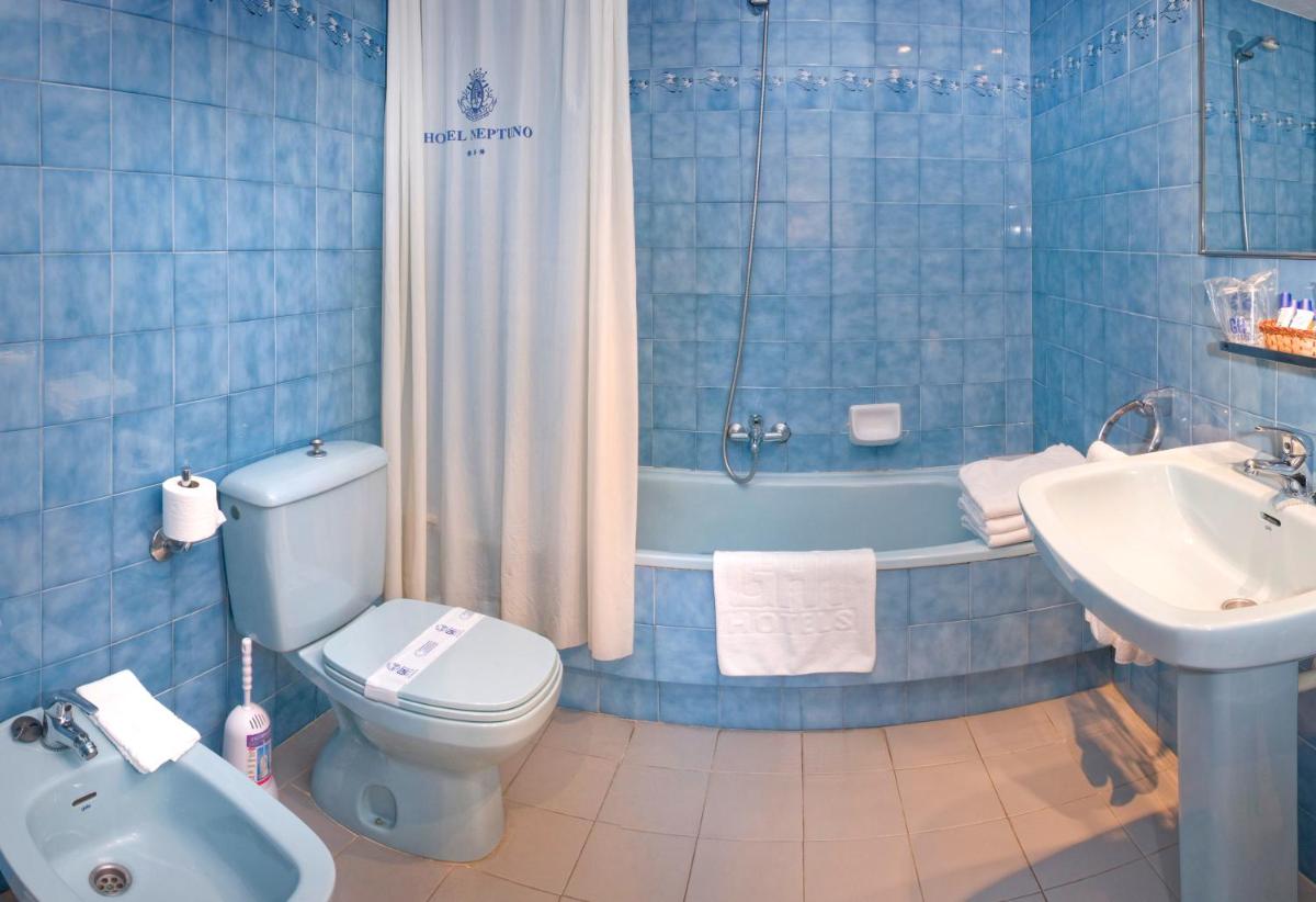 Un baño de Hotel GHT Neptuno-Tossa & Venus SPA