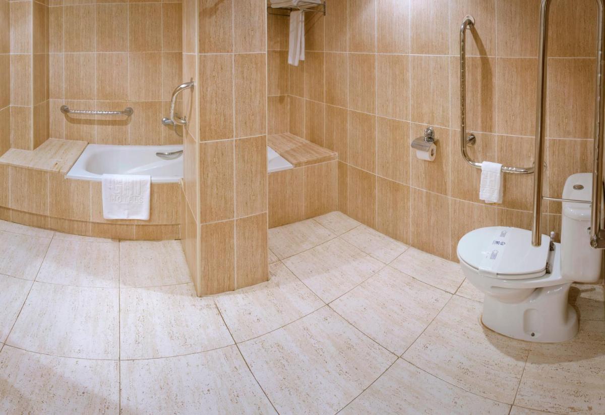 Un baño de Hotel GHT Neptuno-Tossa & Venus SPA