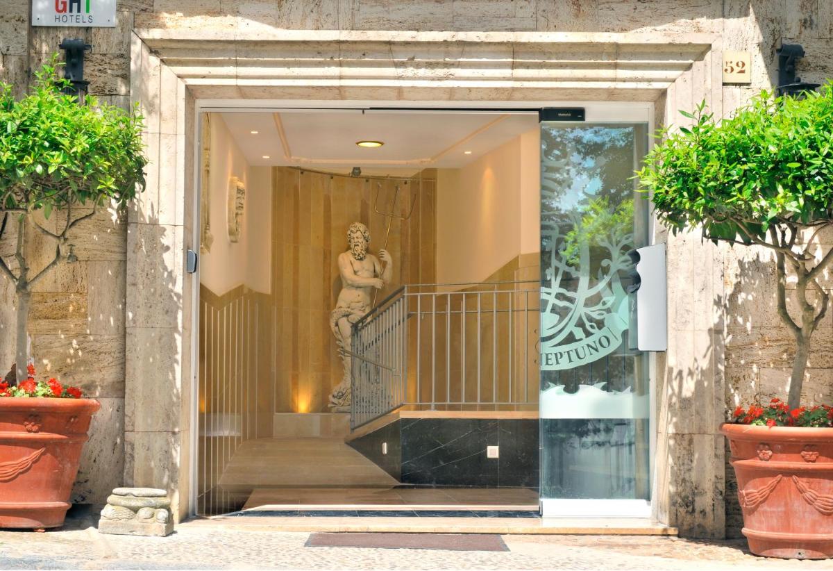 Imagen de la galería de Hotel GHT Neptuno-Tossa & Venus SPA, en Tossa de Mar