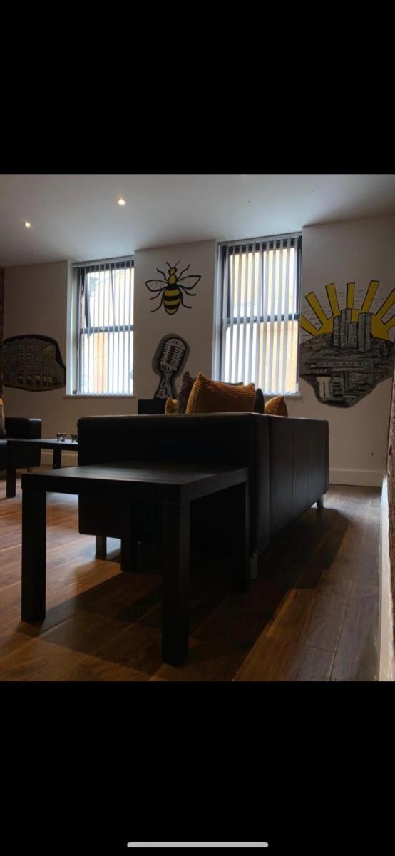 Spacious Shude Hill Apartment With Balcony - Housity