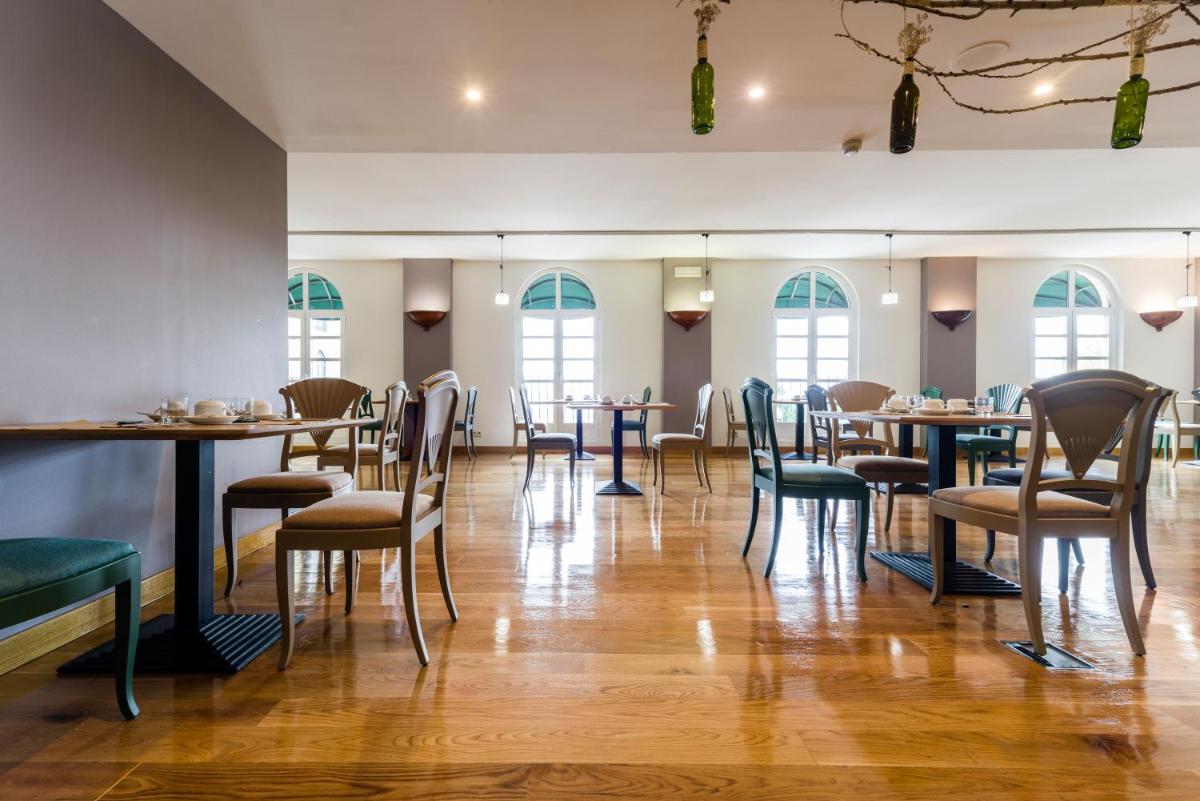 Un restaurante o sitio para comer en Hotel Silken Villa de Laguardia