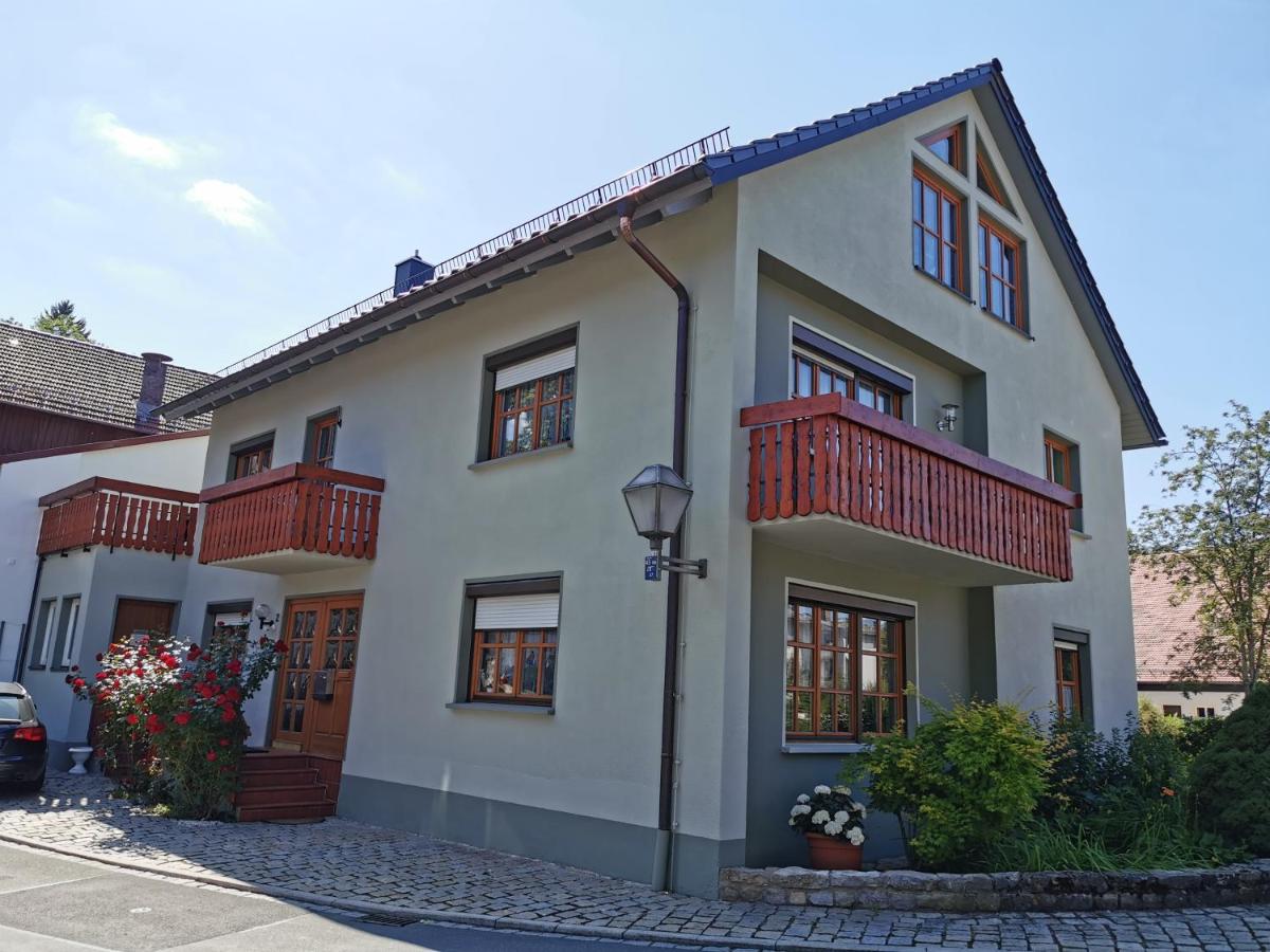 Hohes Ferienhaus - Housity