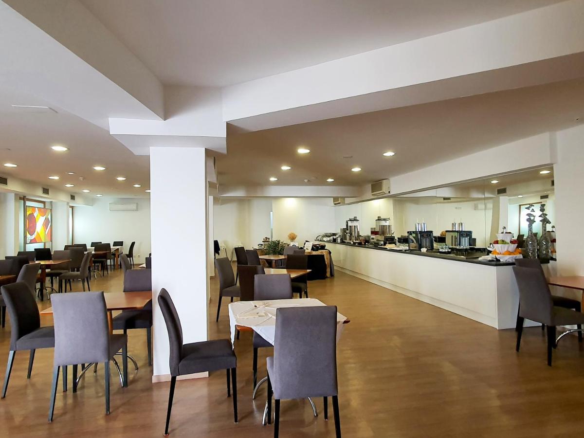 Um restaurante ou outro lugar para comer em Miramar Hotel Spa & Apartments
