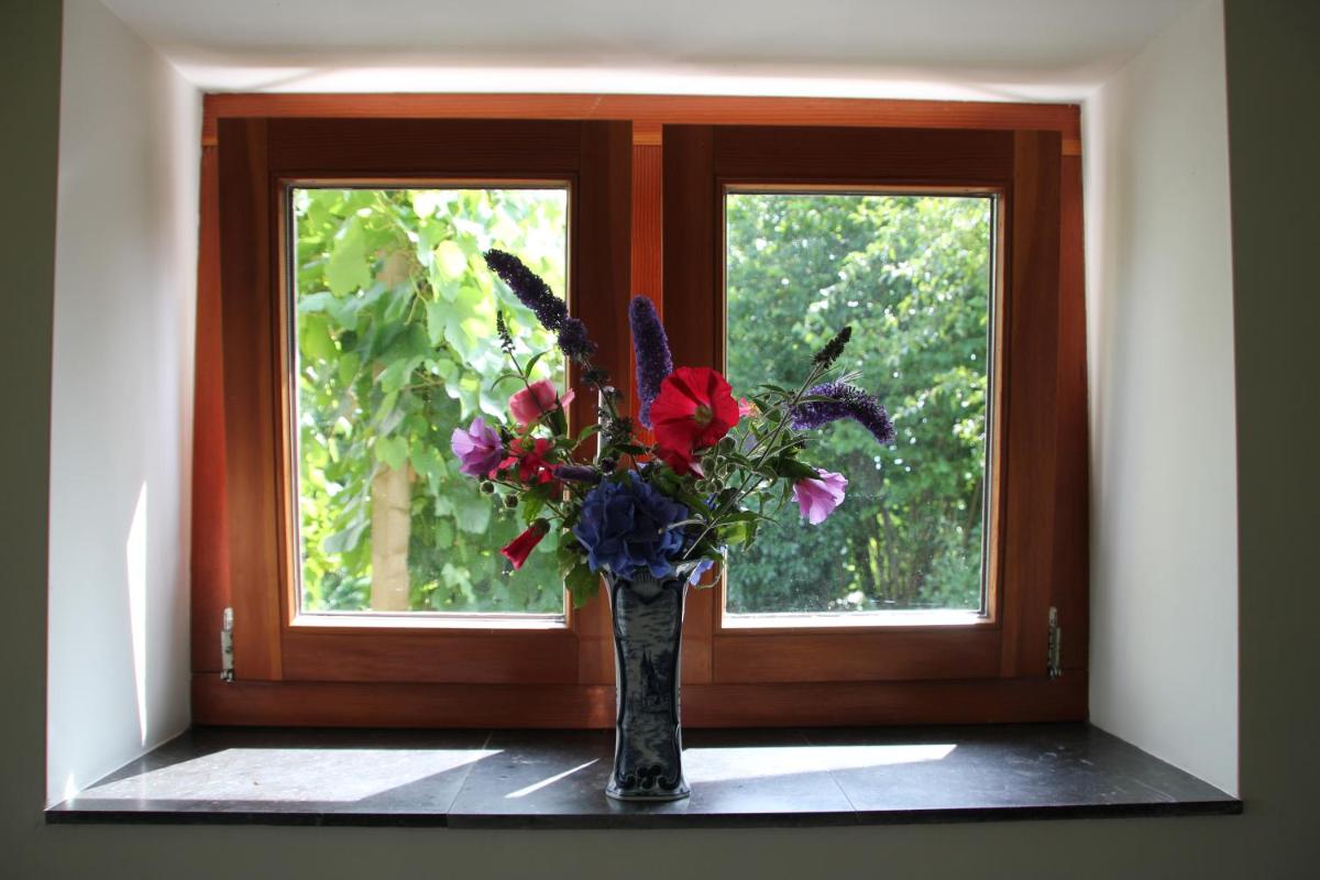 Familiehuis De Betuwe met prive kunstgras tennisbaan en sauna - Housity