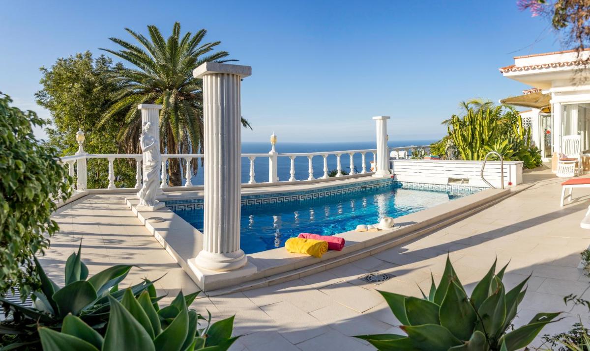Relaxing villa Heated pool Luxurious views Massage - Housity