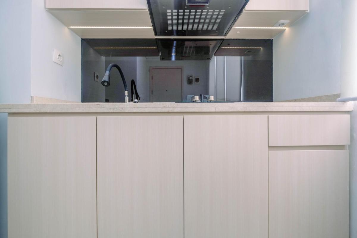 Comfy and Minimalist 1BR Patraland Urbano Apartment near Bekasi Station By Travelio - Housity
