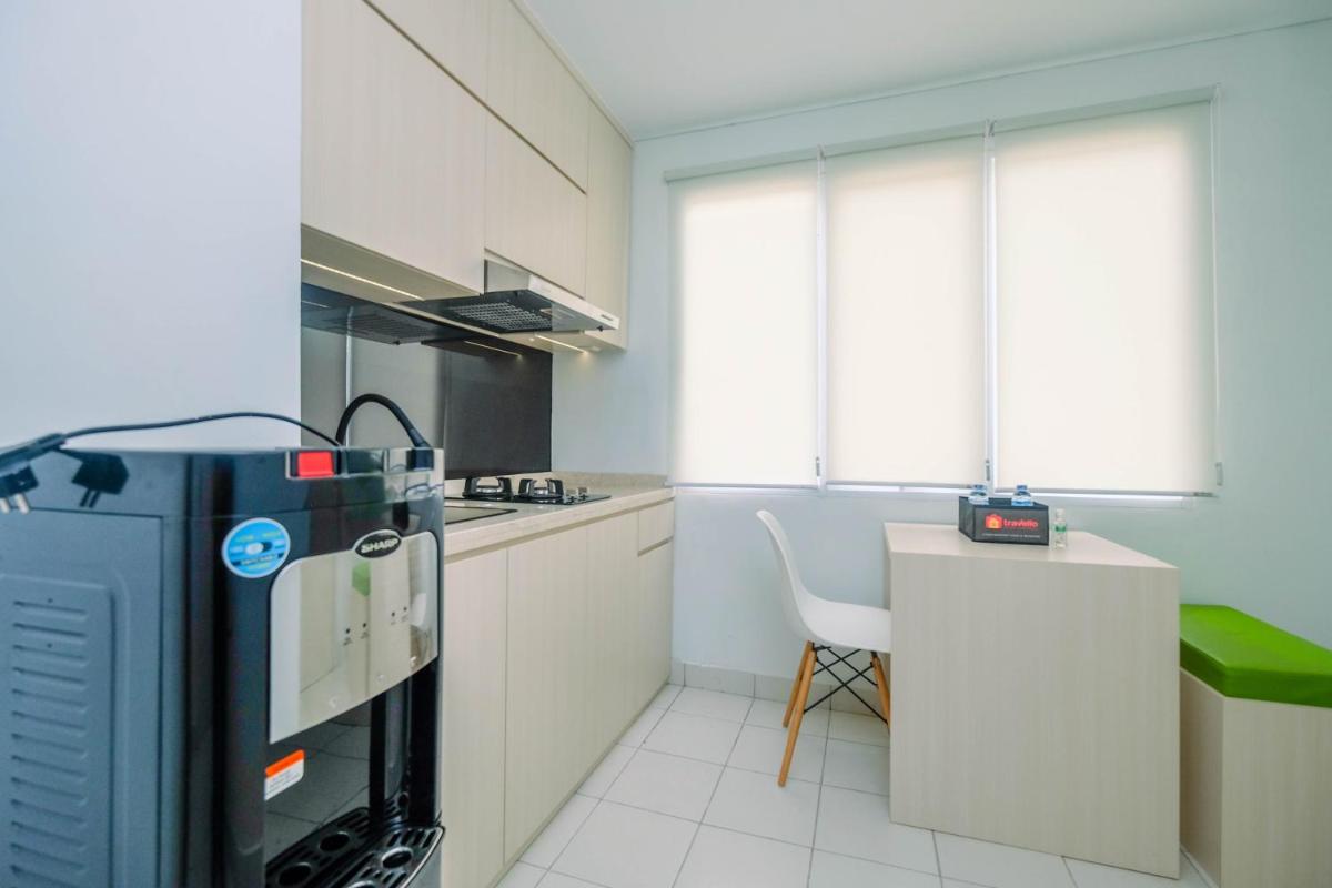 Comfy and Minimalist 1BR Patraland Urbano Apartment near Bekasi Station By Travelio - Housity