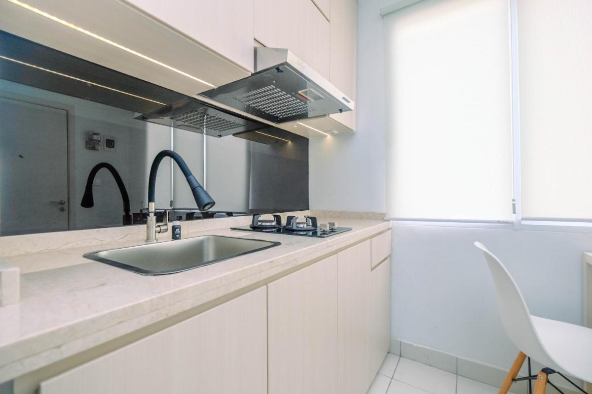 Comfy and Minimalist 1BR Patraland Urbano Apartment near Bekasi Station By Travelio - Housity