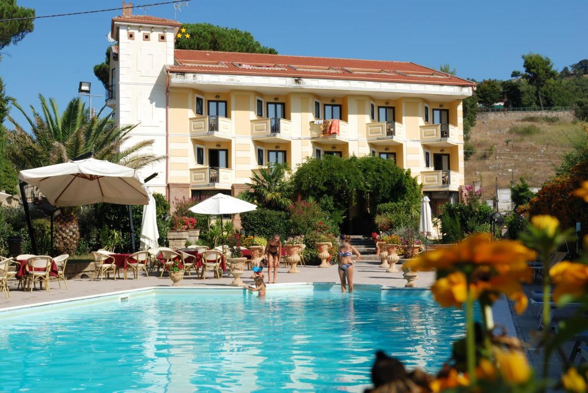 Hotel Caserta Antica - Housity