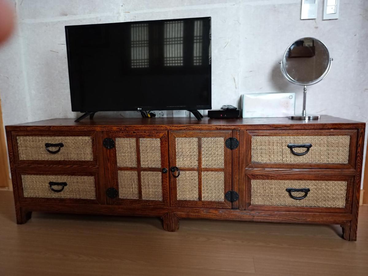 Mirinae Hanok Tradiational House - Housity