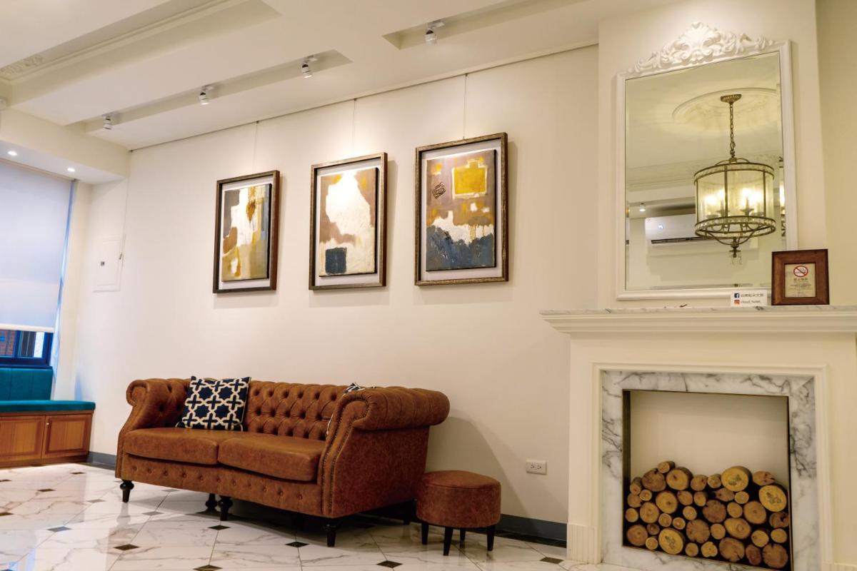 Cloud Hotel - Housity