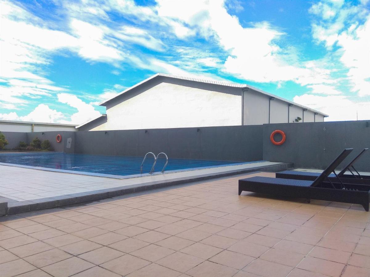 Minimalist Studio Park View Condominium Apartment near Mall By Travelio - Housity