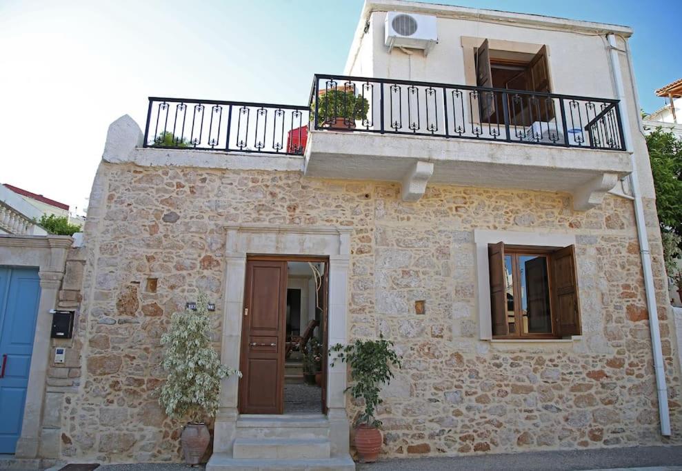 Traditional House under Kazarma Fortress in Sitia - Housity