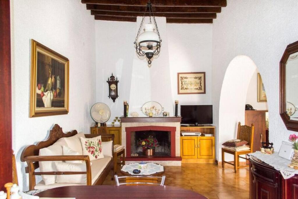 Suitetrails - Traditional House under Kazarma Fortress in Sitia