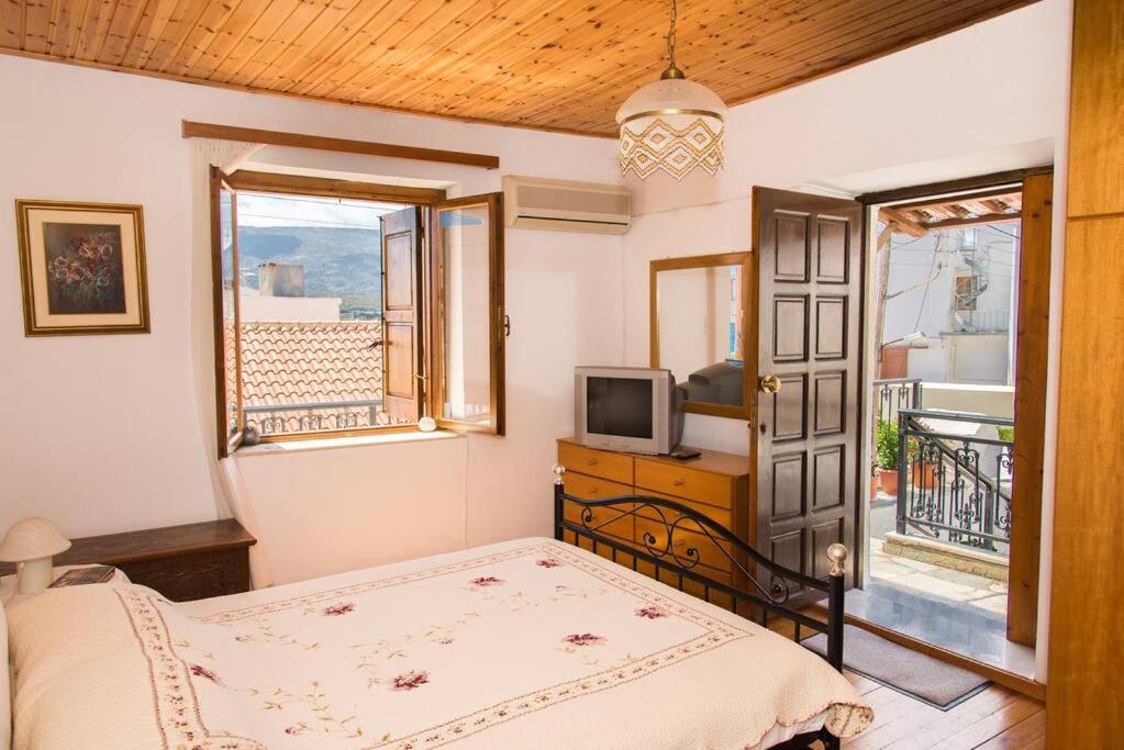 Suitetrails - Traditional House under Kazarma Fortress in Sitia