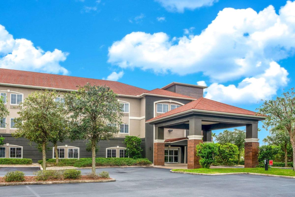La Quinta by Wyndham Sebring - Housity