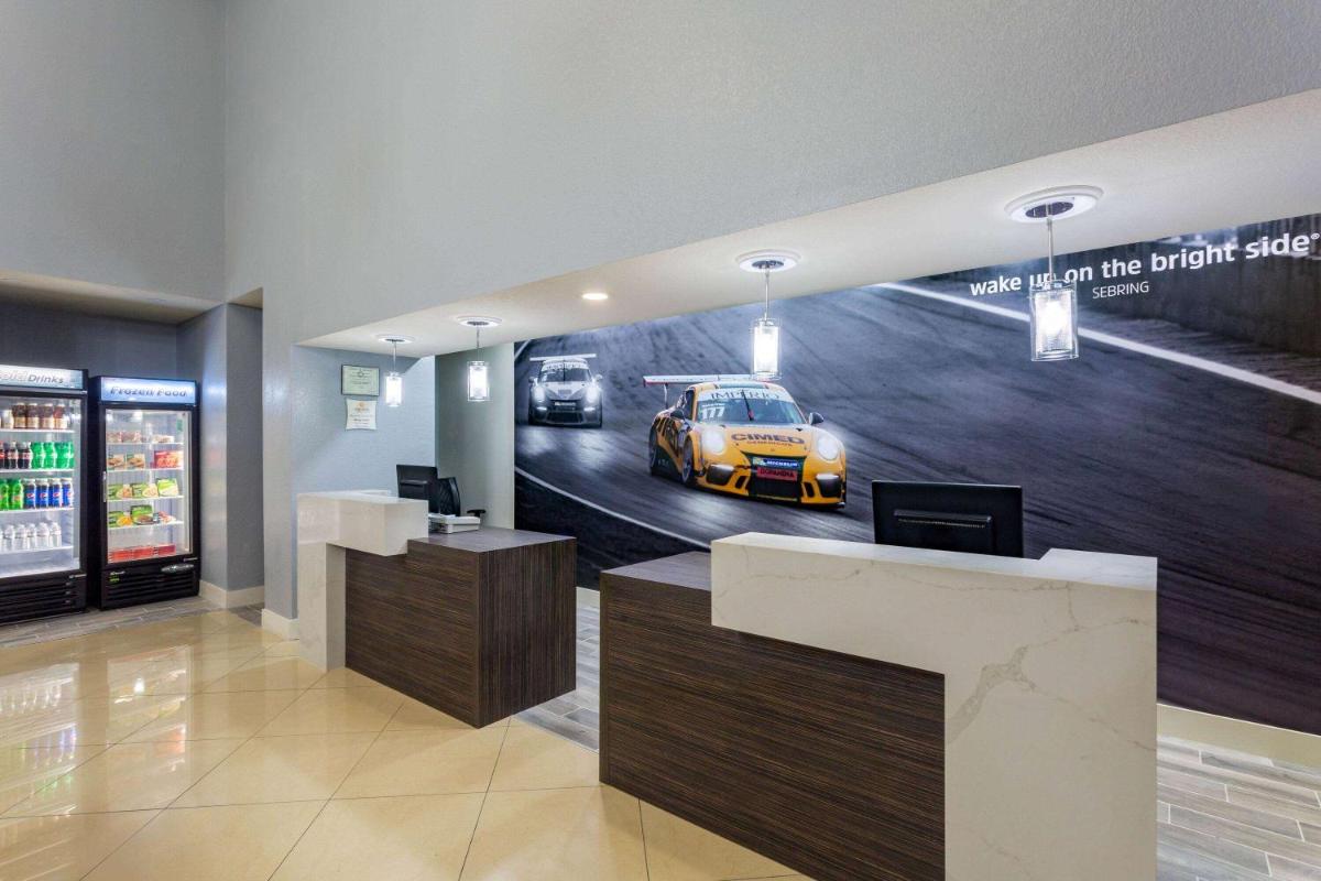 La Quinta by Wyndham Sebring - Housity