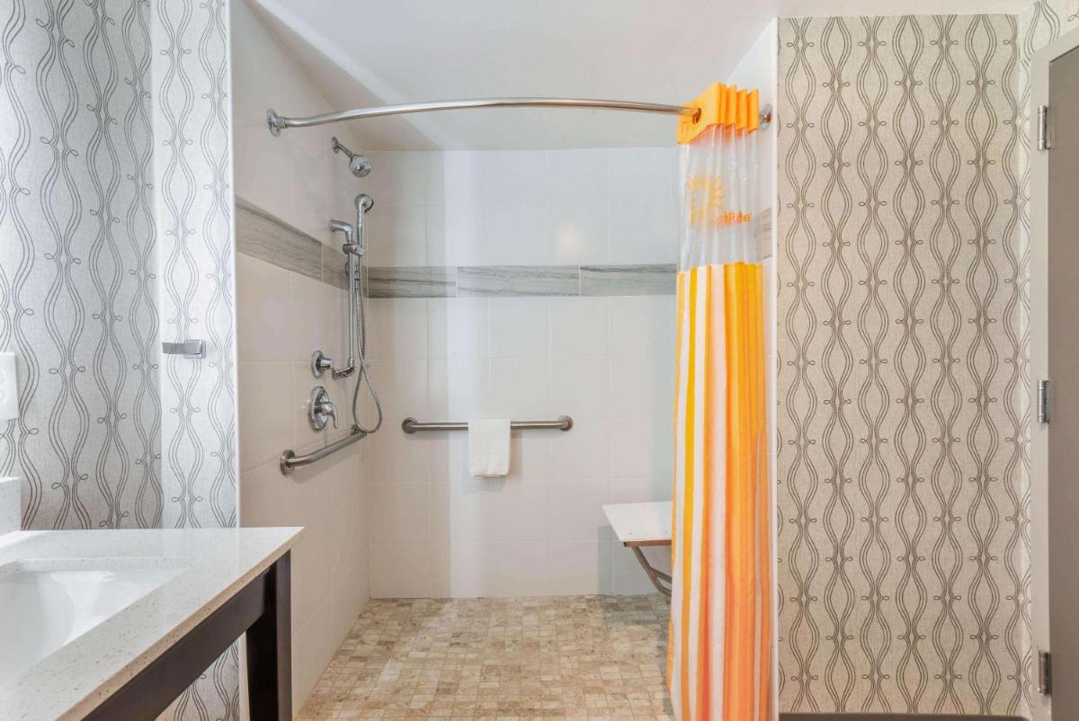 La Quinta by Wyndham Aberdeen-APG - Housity