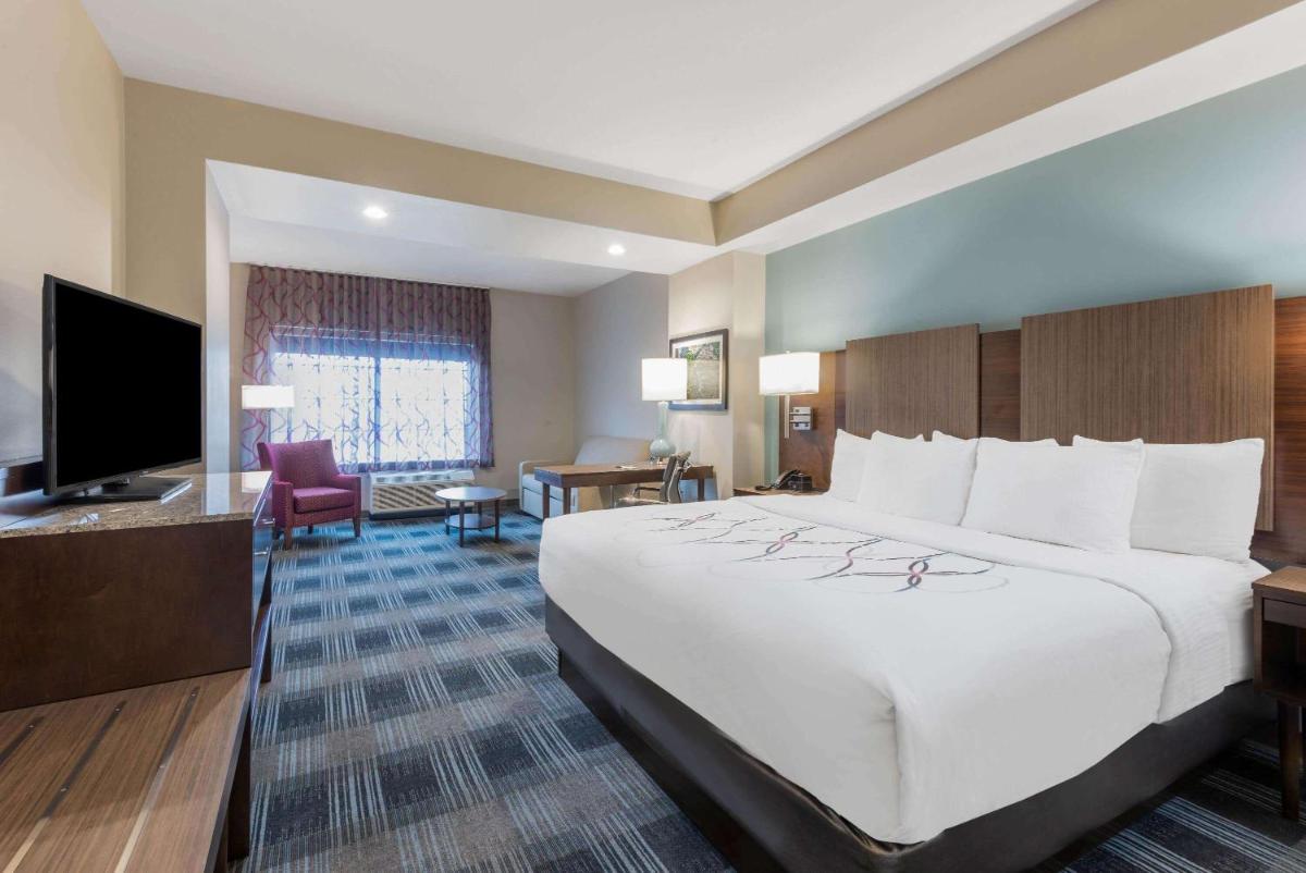La Quinta by Wyndham Aberdeen-APG - Housity