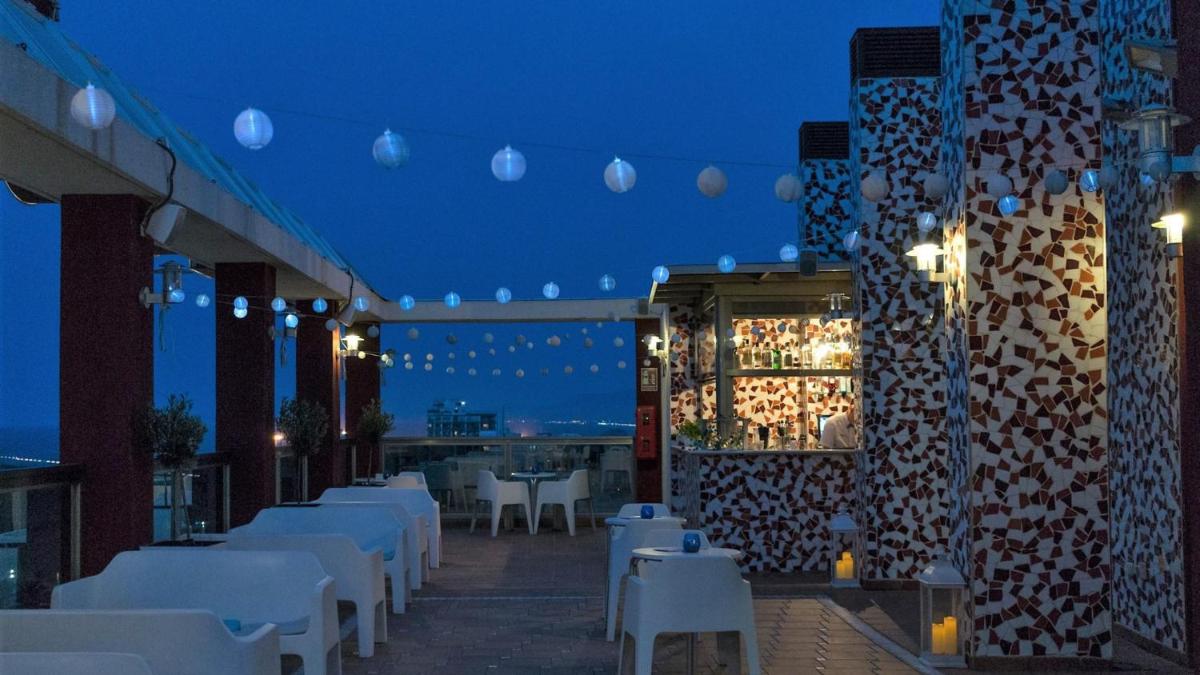 Un restaurante o sitio para comer en Hotel RH Gijón & Spa
