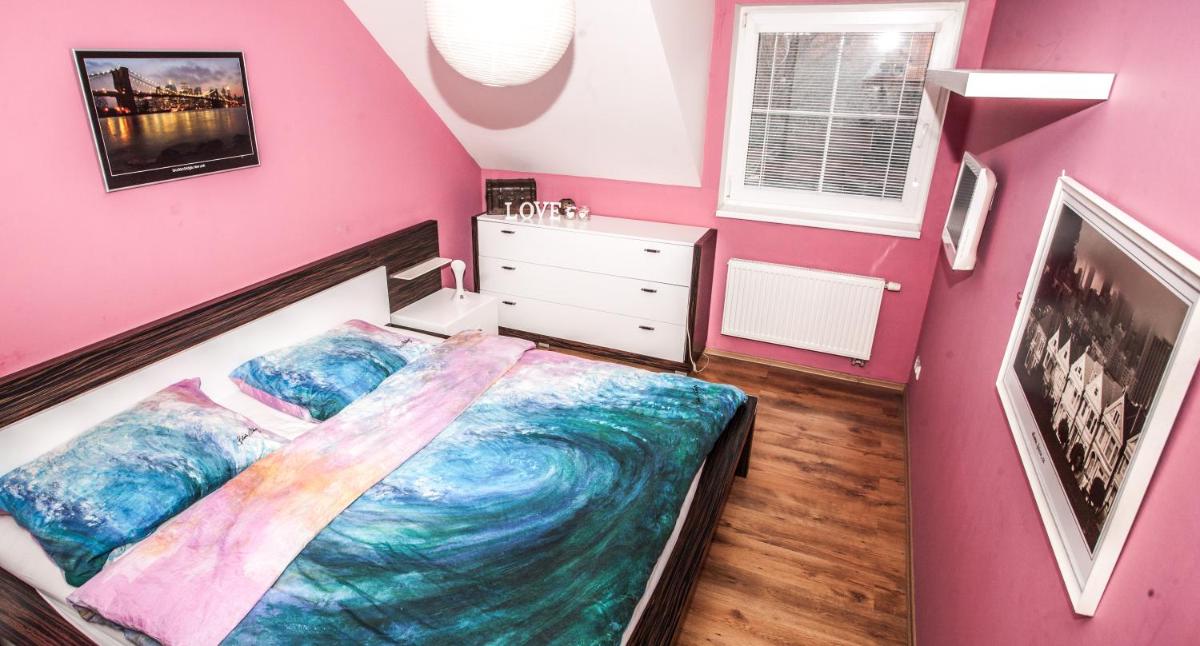 PRAGUE LUXURY VILLA, JACUZZI, HI-SPEED WIFI, HBO, TERRACE - Housity