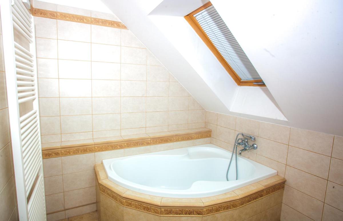 PRAGUE LUXURY VILLA, JACUZZI, HI-SPEED WIFI, HBO, TERRACE - Housity