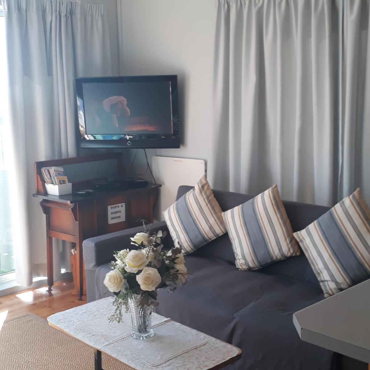 Breakaway Apartment with Balcony - Housity