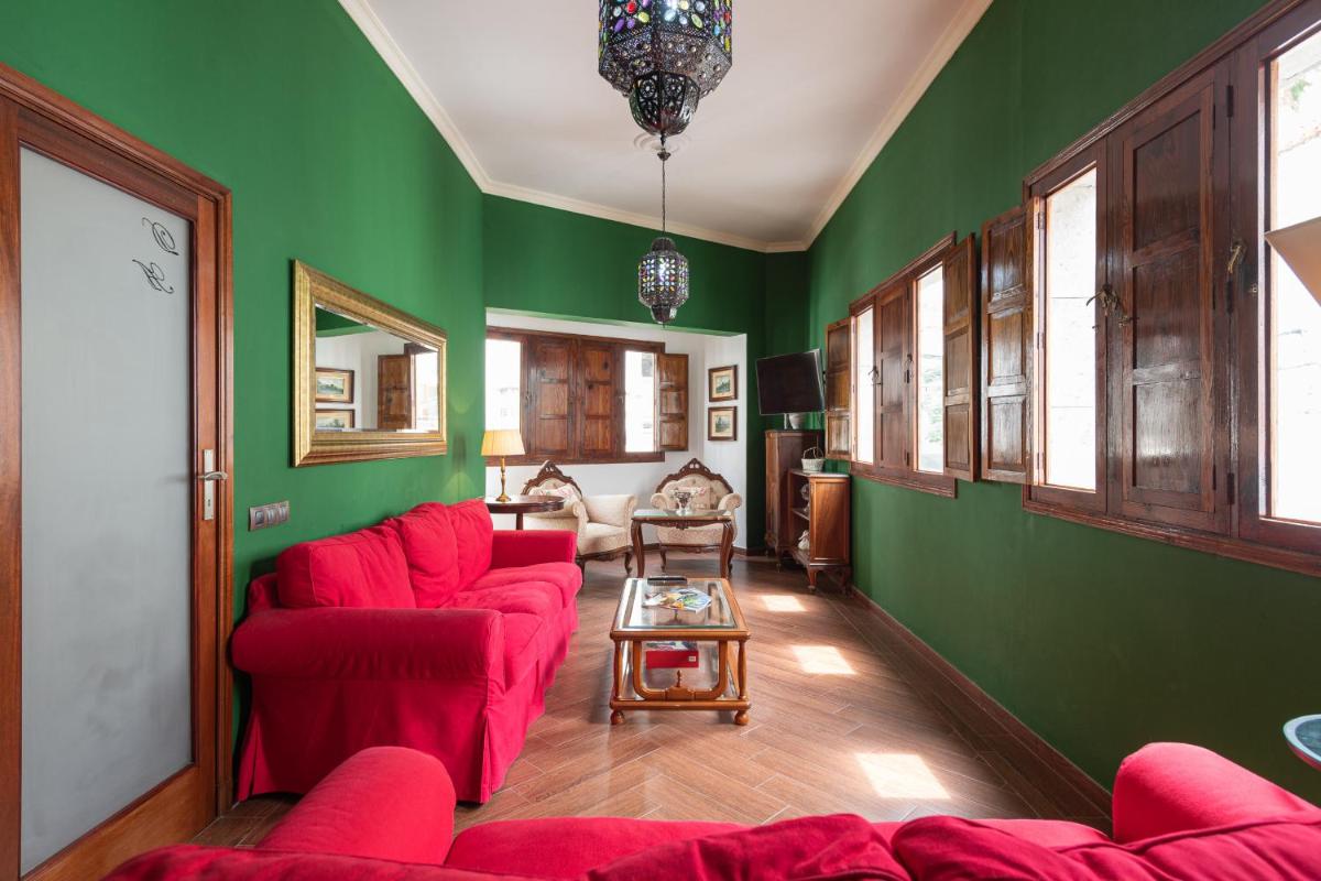 HomeForGuest NEW Duplex with Rooftop next to Arucas Cathedral - Housity